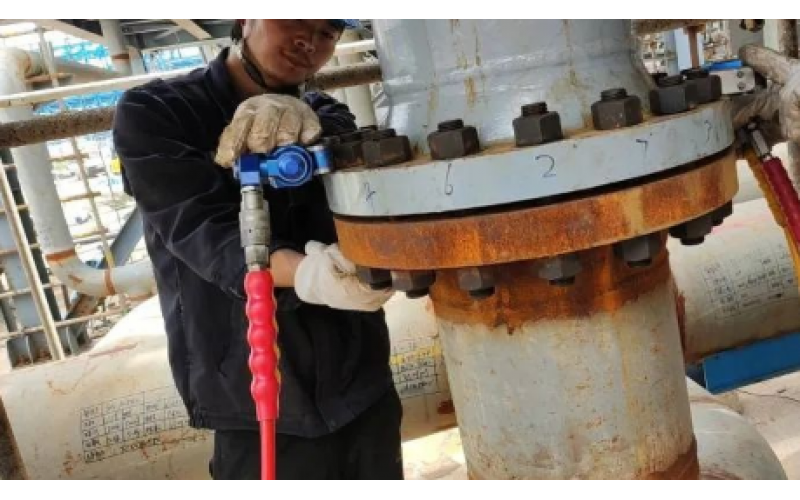 冶金余热回收设备螺栓安装预紧选用KWZK星空(中国)一站式服务平台液压力矩扳手